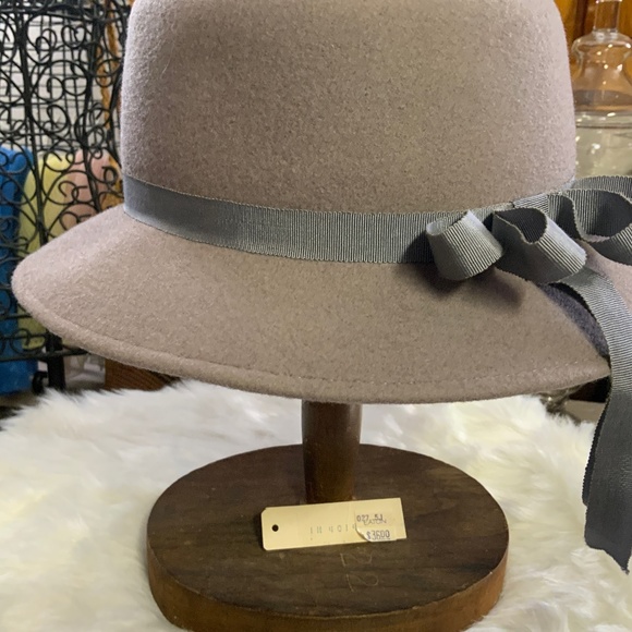 Hat - Picture 1 of 4
